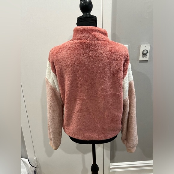 Pink and white fuzzy pullover - Picture 2 of 5